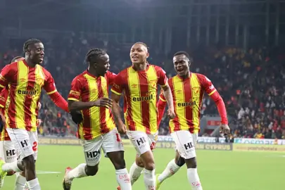 Göztepe, İstanbul ekiplerinden puanları topladı