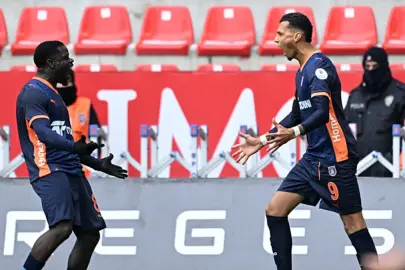 Trendyol Süper Lig: RAMS Başakşehir, Kayserispor deplasmanında 3 golle güldü!