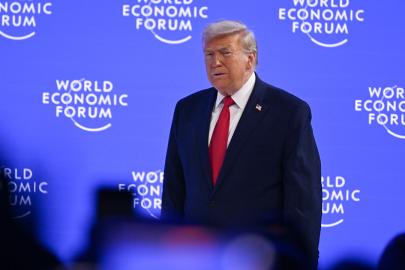 Trump'tan Kanada'ya yüzde 100 gümrük vergisi tehdidi. "Çin ile anlaşmamalı"