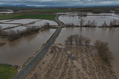 Tunca Nehri alarm veriyor: Tarım arazileri ve yollar sular altında kaldı