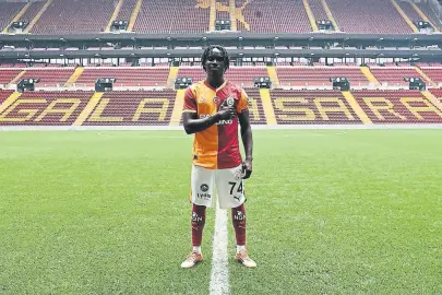 3 kupa için çifte kadro