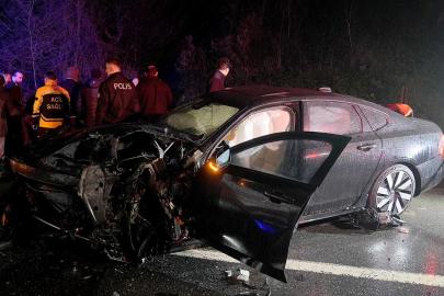 Beykozda otomobil ile ticari araç çarpıştı: 1 ölü, 5 yaralı