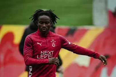 Galatasaray'da Nhaga ilk idmanına çıktı