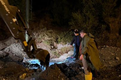 Hatay'da toprak kaydı, ev ve otomobil zarar gördü