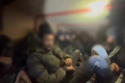 Hayvan dışkısı ile kamufle edilen bölmeden 19 kaçak göçmen çıktı