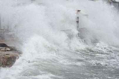Meteorolojiden kuvvetli rüzgar ve fırtına uyarısı