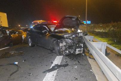 Otoyolda arızalanan otomobile kamyon çarptı: 1 yaralı