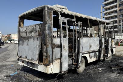 Park halindeki midibüste yangın faciası: 16 yaşındaki çocuk öldü
