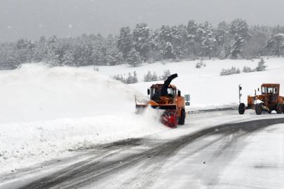 Siirt'te kar nedeniyle mahsur kalan 15 araç kurtarıldı