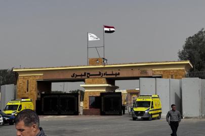 Soykırımcı İsrail, İran misillemesini gerekçe göstererek Gazzeye açılan tüm kapıları kapattı