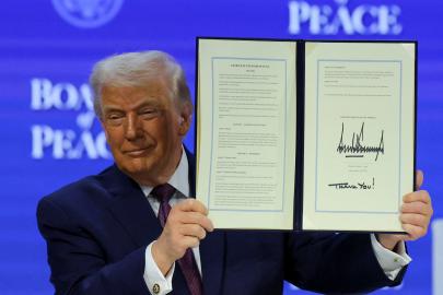 Trump'tan İran'la ticaret yapan ülkelere ikinci ek vergi