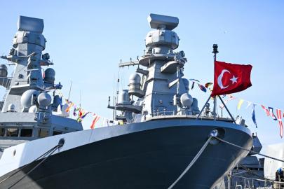 Türk donanması Hollanda basınını büyüledi