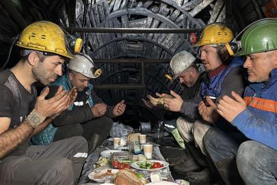 Yerin 120 metre altında sahur sofrası