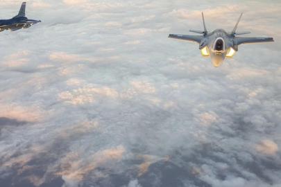 ABD bombardıman uçağı İngiltere'ye indi: İran'a yönelik hava saldırılarında artış uyarısı