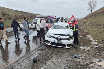 Bingöl'de otomobil devrilip karşı şeride geçti: 1 ölü, 2 yaralı