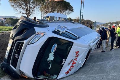Çanakkale'de öğrencilerin de bulunduğu minibüs devrildi: 8 yaralı
