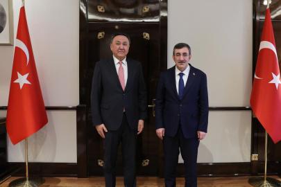 Cumhurbaşkanı Yardımcısı Yılmaz, TDT Genel Sekreteri Ömüraliyev'i kabul etti