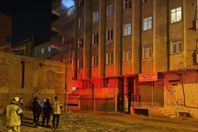 Diyarbakır'da 8 katlı bina tedbiren boşaltıldı