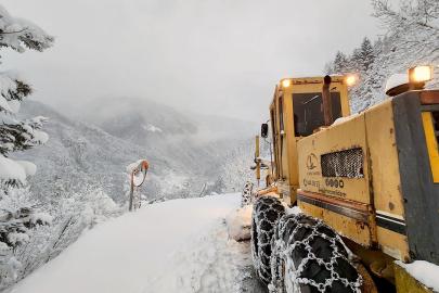 Doğu'da yoğun kar sebebiyle 41 yol kapandı