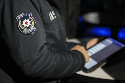 Dur ihtarına uymayıp polis aracına çarptı, 725 bin lira ceza kesildi