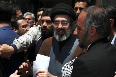 İran'da Devrim Muhafızları Ordusu ve İran Ordusu Mücteba Hamaney'e bağlılıklarını bildirdi