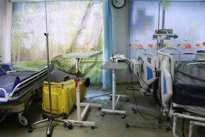 İran'da hava saldırıları hastaneyi vurdu