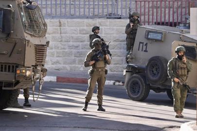 İşgalci İsrail ordusu, Batı Şeriada çok sayıda belde ve kente baskın düzenledi