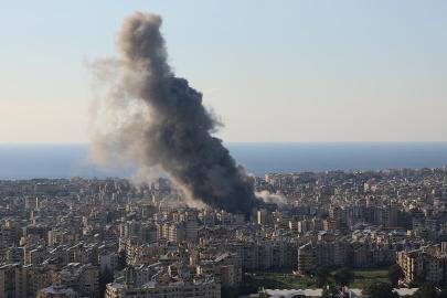 İsrail ordusu Beyruta şiddetli saldırılar düzenliyor.