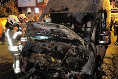 İstanbul'da park halindeki 3 araç küle döndü