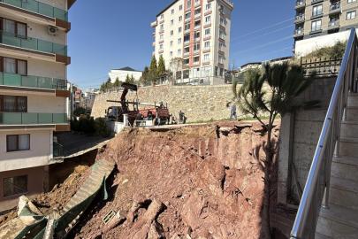 Kocaeli'de istinat duvarı çöktü