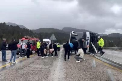 Konya'da devrilen yolcu otobüsündeki 14 kişi yaralandı