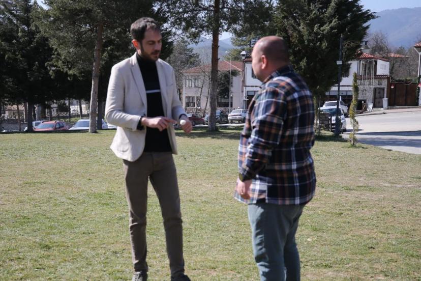 Köpeğini gezdirirken başıboş pitbullun saldırısına uğradı