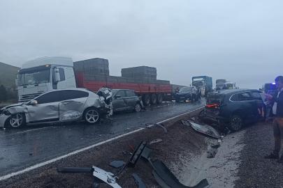 Aksarayda zincirleme kaza: Yolcu otobüsü 10 araca çarptı