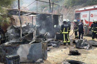 Antalya'da işçilerin kaldığı alanda yangın