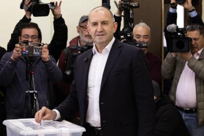 Bulgaristan'da eski Cumhurbaşkanı Radev, genel seçimi birinci tamamladı