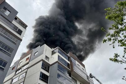 Bursa'da 8 katlı apartmanda yangın