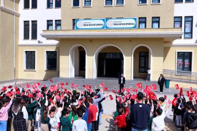 Deprem bölgesindeki okuldan 23 Nisan heyecanı