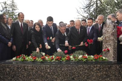 Devlet Bahçeli, Alparslan Türkeş'in kabrini ziyaret etti