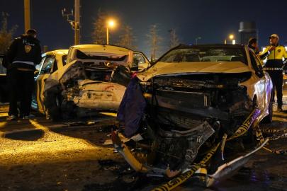 Emniyet şeridinde aracından inen sürücüye otomobil çarptı: 1 ölü