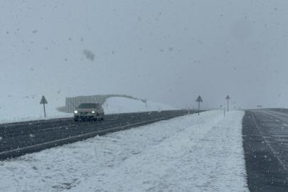 Erzurum'da baharda kar: Ulaşımı aksattı