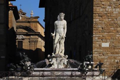 Floransa'da tarihi heykele bekarlığa veda saldırısı