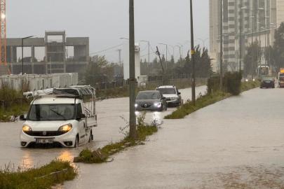 Hatay'da sağanak hayatı olumsuz etkiledi