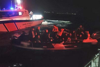 İzmir açıklarında 24 düzensiz göçmen yakalandı