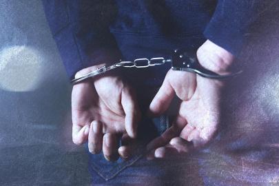 İzmir'de polise mukavemet gösteren 4 zanlı tutuklandı