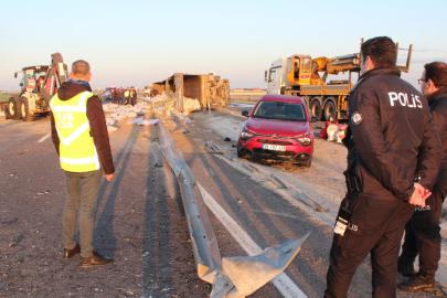 Kazayı görüp durdu, otomobiline başka araç çarptı: 1 ölü