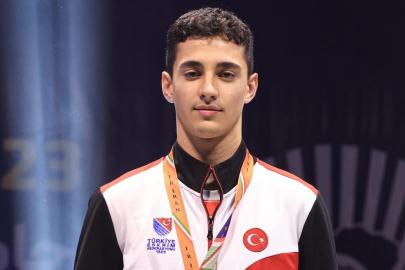 Milli eskrimci Yaman'dan altın madalya