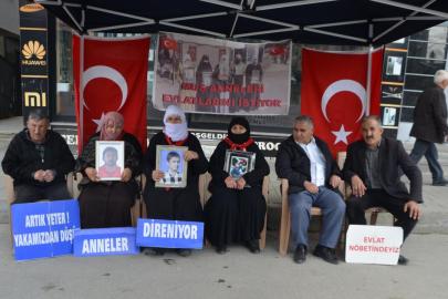 Muşlu aileler evlat nöbetini sürdürdü