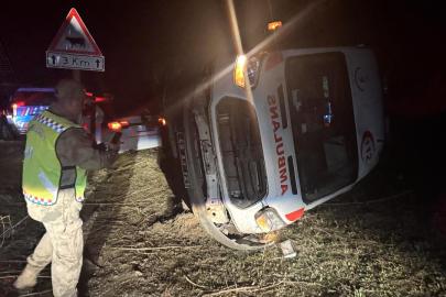 Muş'ta ambulansın devrilmesi sonucu 5 kişi yaralandı