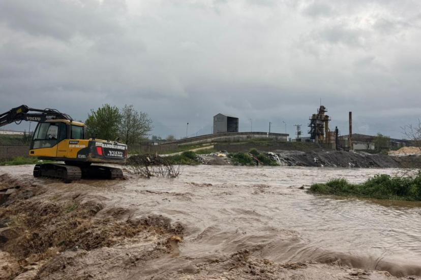 Osmaniye Düziçi'nde yağış nedeniyle köprü çöktü