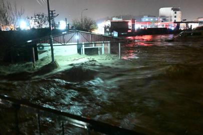 Osmaniye'de sele kapılan araçtaki 2 kişi hayatını kaybetti